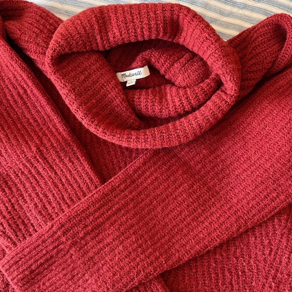 Madewell Sweaters - Madewell Cranberry Ribbed Turtleneck Sweater